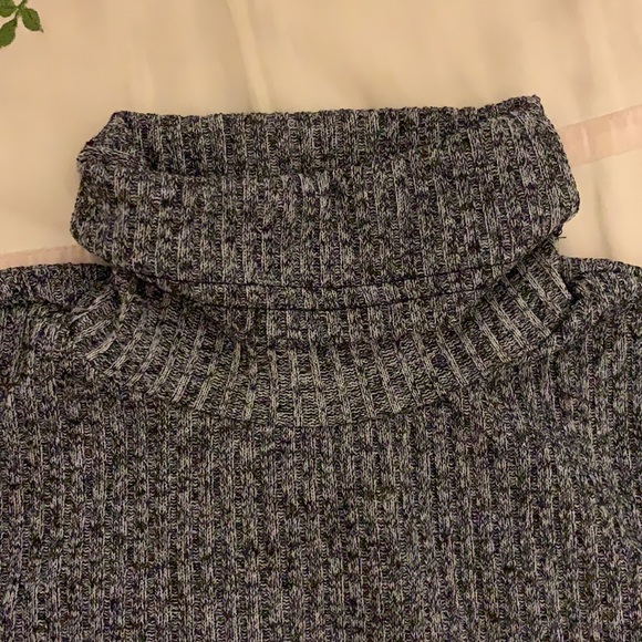 Grey TurtleNeck - Picture 2 of 4